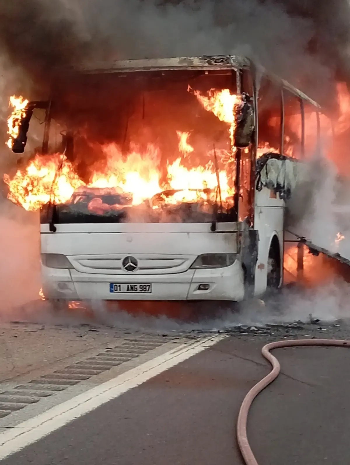 Adana Otoyolu’nda Yolcu Otobüsü Yangın Çıkardı