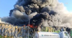 balikesir-gonende-fabrika-yangini-2-kisi-hayatini-kaybetti-8TSIV9Qy.jpg