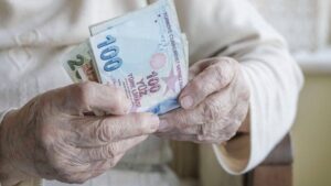 chpden-emekliler-icin-yeni-teklif-ikramiyeler-asgari-ucret-duzeyinde-ve-yilda-dort-kez-verilsin-CFfSv7iz.jpg
