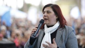chpli-ozlem-cercioglunun-akpye-gececegi-iddiasina-partiden-aciklama-iki-gun-sonra-sabahin-korunde-evinden-gozaltina-alinabilirsin-tehdidi-var-zqPXu22t.jpg