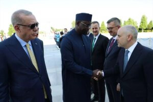 cumhurbaskani-erdogan-senegal-basbakani-sonkoyu-resmi-torenle-karsiladi-e7UyhtgR.jpg