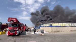 eskisehirde-fabrika-yangini-64M2AmkS.jpg