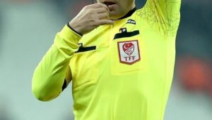 besiktasin-erteleme-macinin-hakemleri-aciklandi-y7rawOzA.jpg