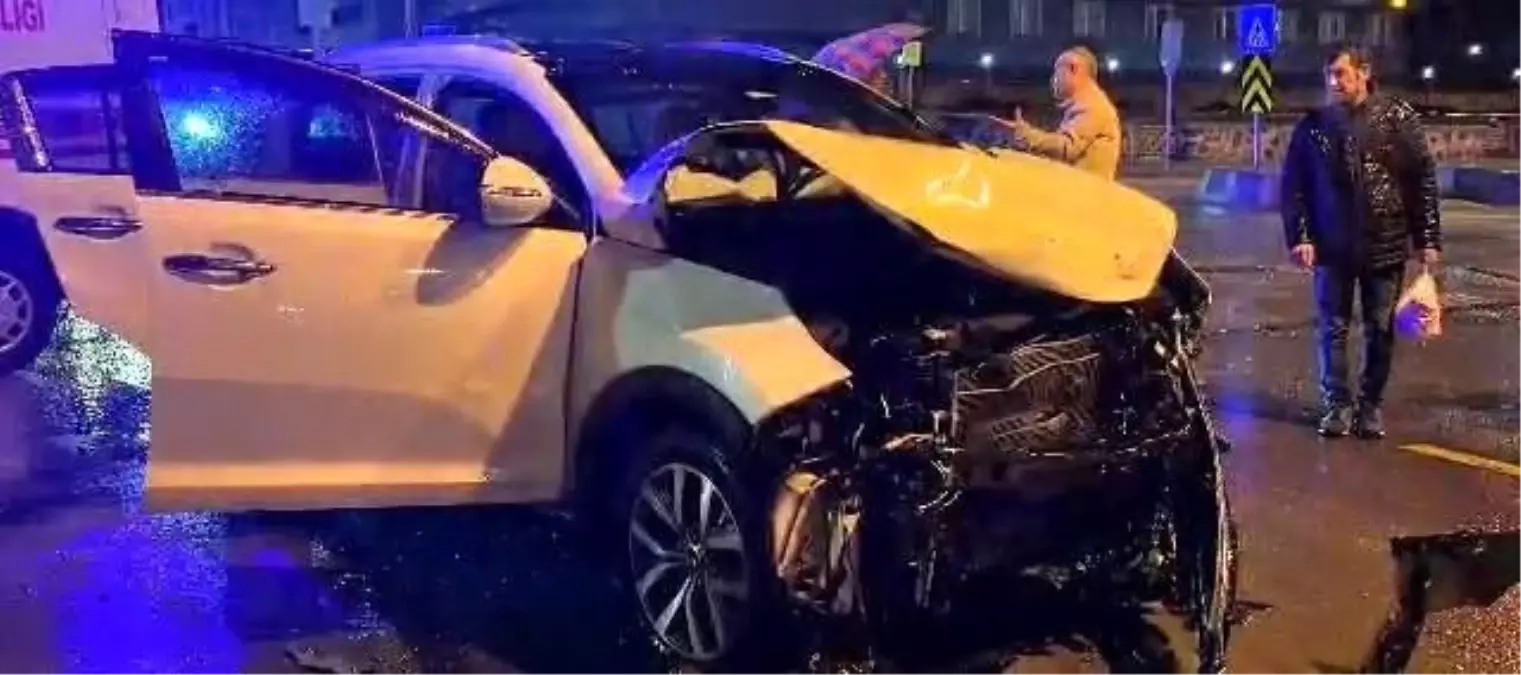 erzurumda otomobil ve halk otobusu carpisti 1 yarali PRDXnfkI.jpg