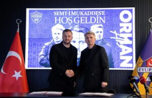 eyupspor orhan ak ile 3 yillik sozlesme imzaladi UxU9g9X2.jpg
