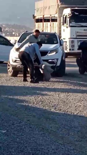 hatayda sokak ortasinda kan donduran dayak QxAmsRCO.jpg