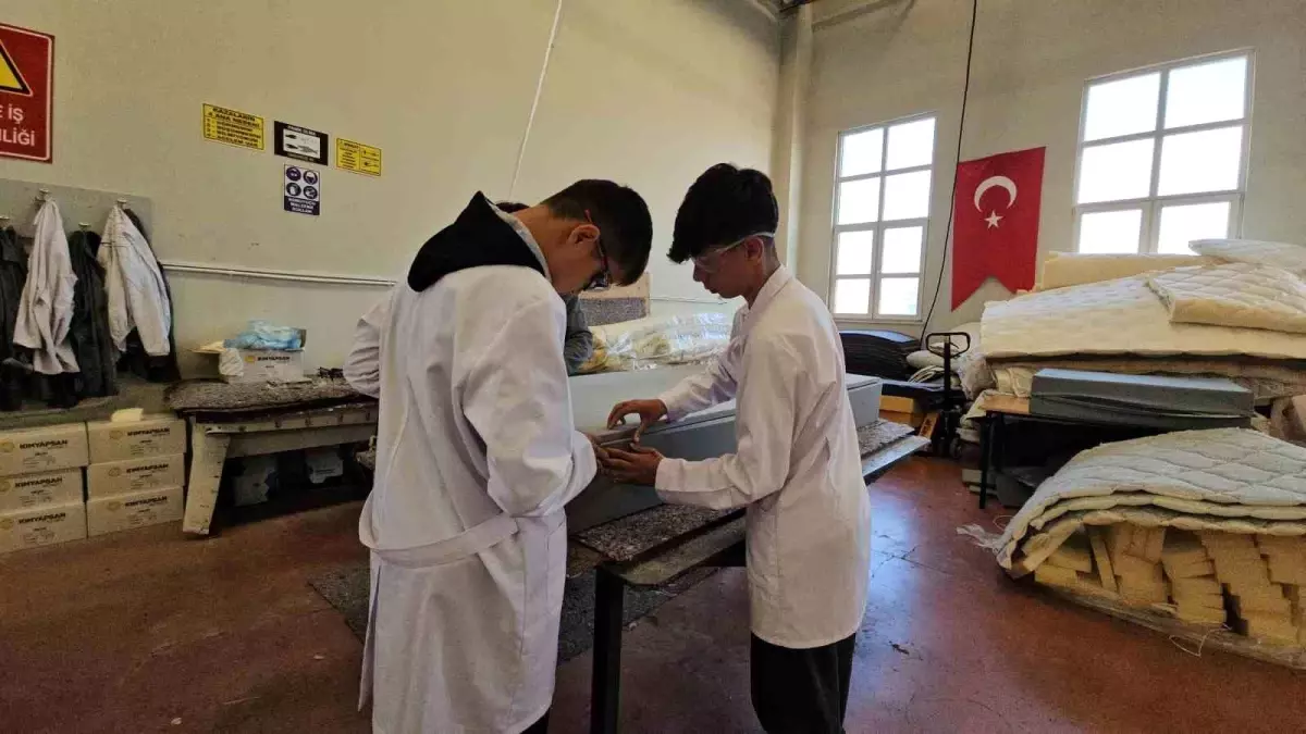 kayseride meslek lisesi ogrencilerinden gazze icin yatak uretimi 1hhjgA3O.jpg