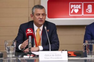 ozel-mucadelemiz-daha-adil-daha-ozgur-ve-daha-bariscil-bir-dunya-icin-buyuyerek-devam-edecek-fAFq6hAi.jpg