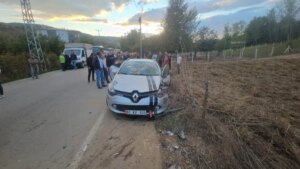 tokatta-minibus-ve-otomobil-carpisti-5-yarali-9WmVwujZ.jpg