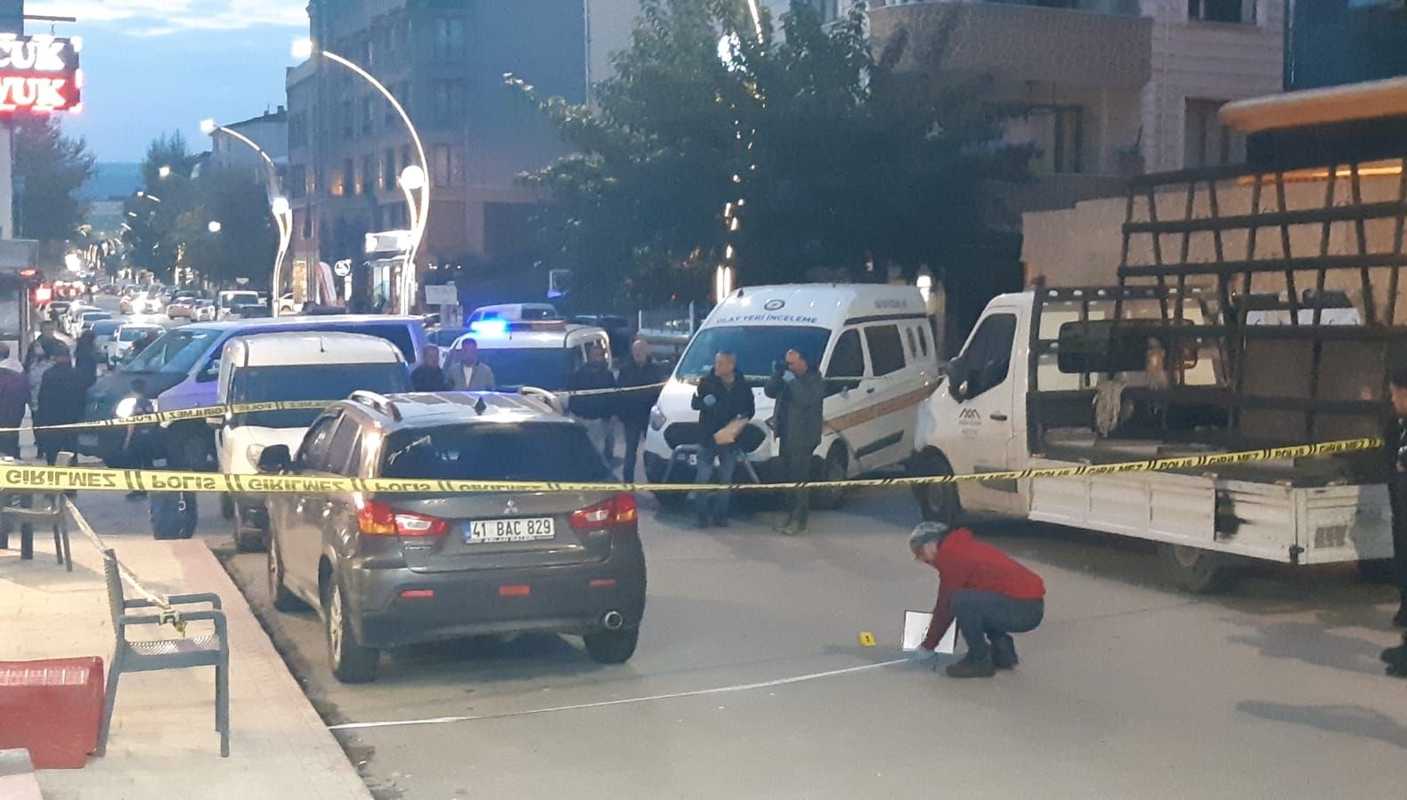 trafik kavgasi kanli bitti 1 kisi ayagindan silahla vuruldu LnAUYp1h.jpg