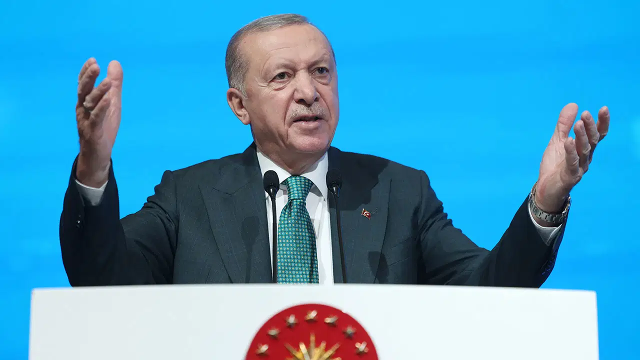 erdogan ozgur ozeli hedef aldi biz az soyledik o cok anlasin DiJdWTrS.jpg