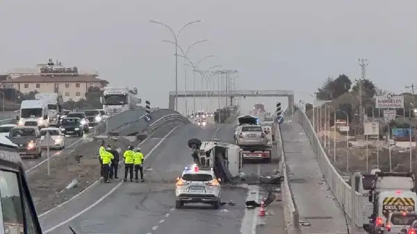 hatayda feci kaza minibus ile otomobil carpisti cok sayida yarali var BAI1WjUw.jpg