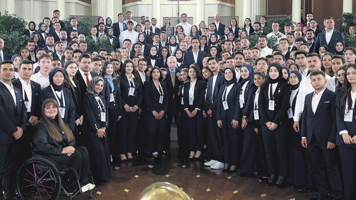 Cumhurbaşkanı Erdoğan, 19 Mayıs’ta Gençlerle Buluştu: Sosyal Medya Sorunlarına Dikkat Çekti